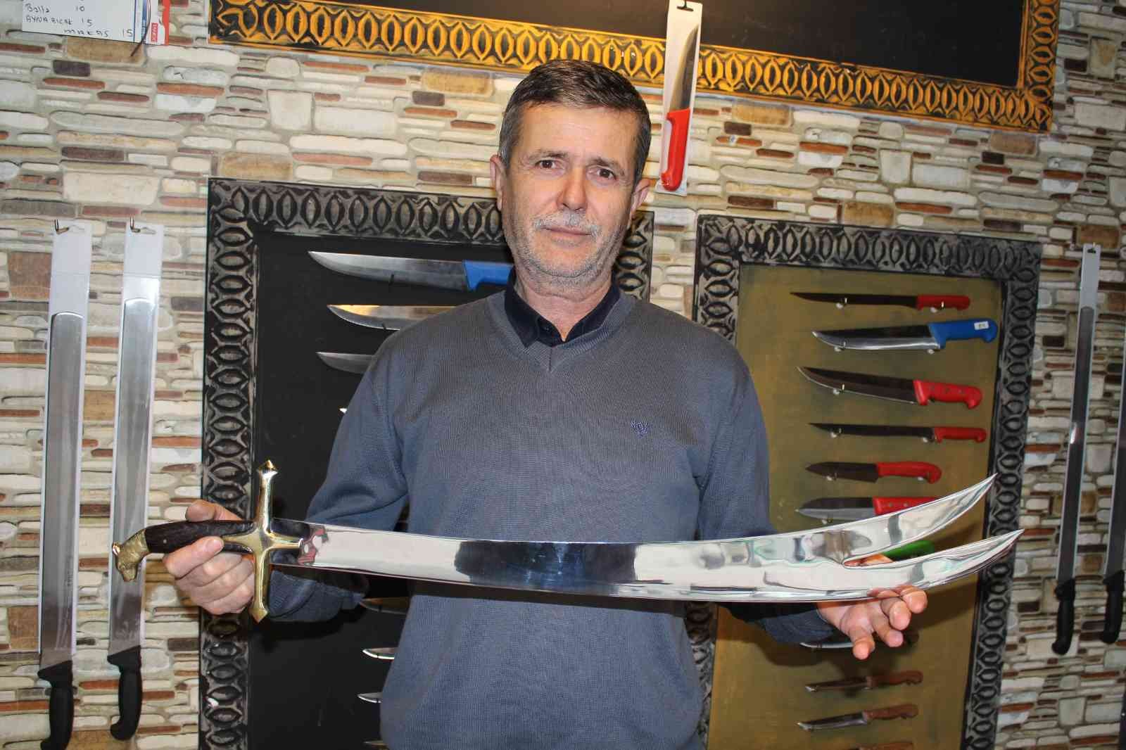 Bursa’da yenilmez kahramanların kılıçları böyle yapılıyor Bursa’da yenilmez kahramanların kılıçları böyle yapılıyor