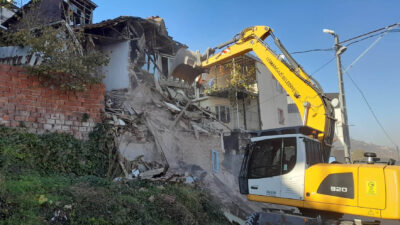 Osmangazi metruk binalardan temizleniyor