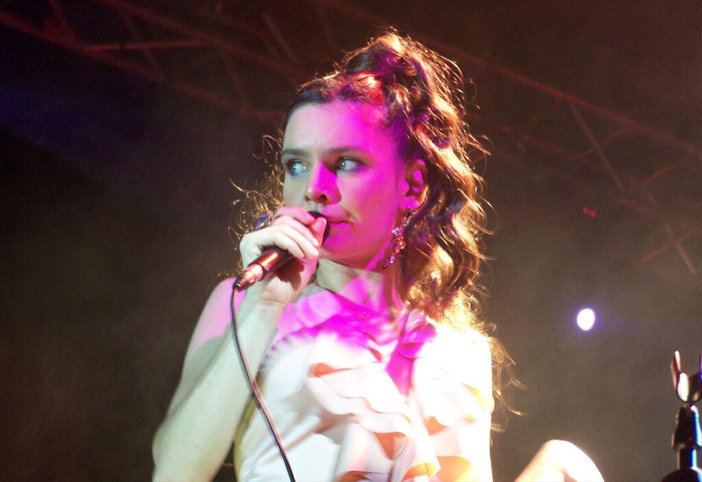 Nil Karaibrahimgil kulisinde hayatının şokunu yaşadı!