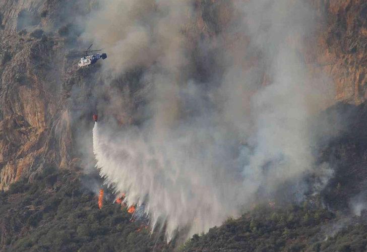 Mersin’de korkutan yangın! Yerleşim yerlerini tehdit etti Mersin’de korkutan yangın! Yerleşim yerlerini tehdit etti