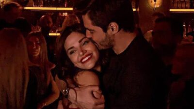 Berk Atan sevgilisi Selin Yağcıoğlu’nu öpücüklere boğdu