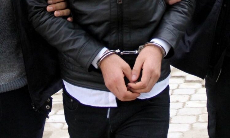 Bursa'nın İnegöl ilçesinde dedesiyle yolun karşısına geçmeye çalışan çocuğa çarparak