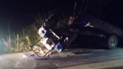 İnegöl’de devrilen traktörün altında kalan sürücü yaralandı