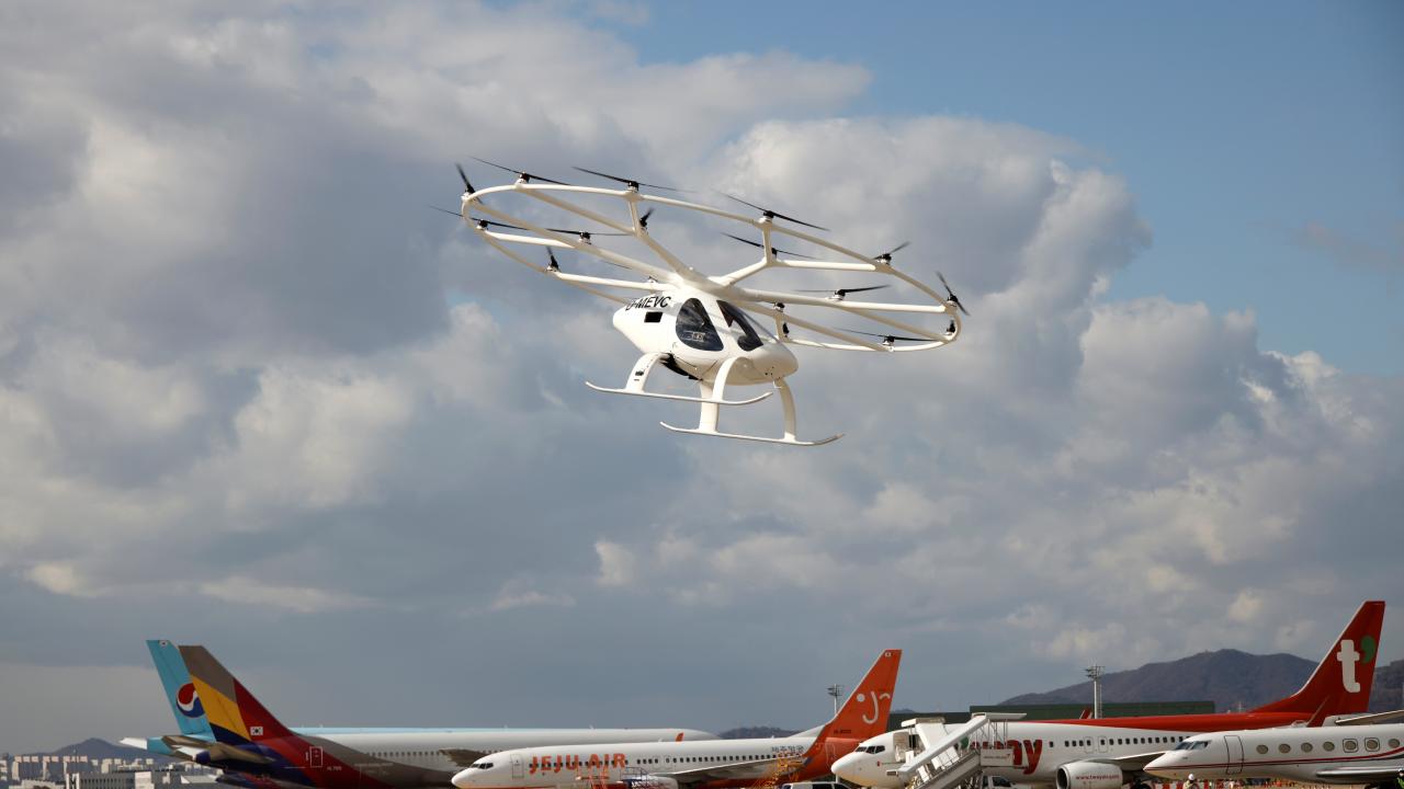 Uçan takside deneme uçuşları başladı Uçan takside deneme uçuşları başladı