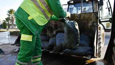 2 ton sağlıksız midye çöpe döküldü