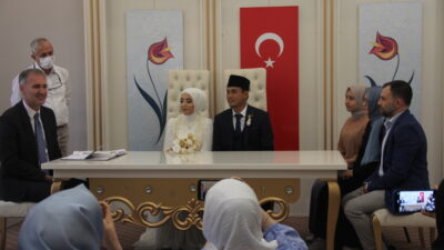 Endonezya’da tanıştılar, Bursa’da dünya evine girdiler