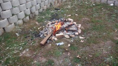 İnegöl’de vandallar, parkı yakıp yıktı