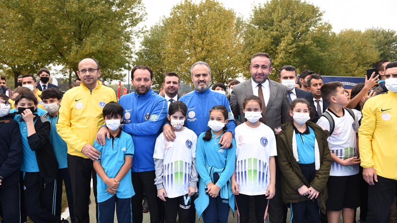 Bursa’da 250 bin çocuk sahaya iniyor