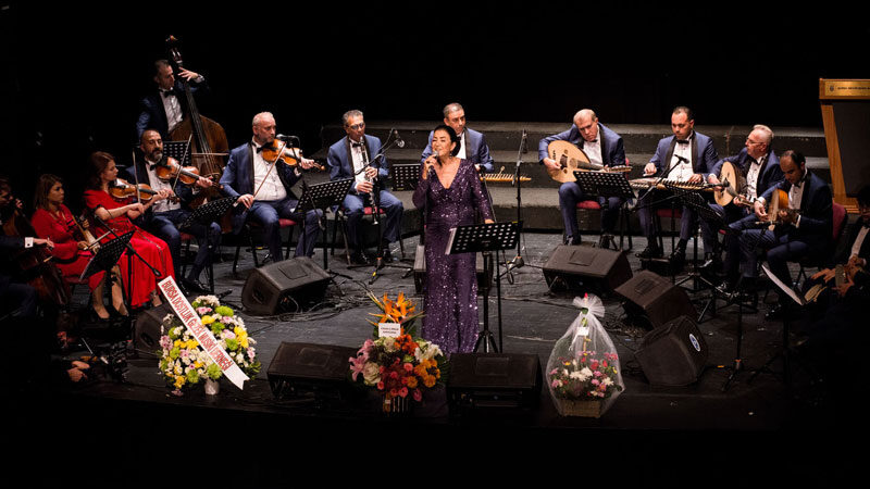 Melihat Gülses sevilen şarkıları seslendirdi Bursa Büyükşehir Belediyesi Orkestra Şube Müdürlüğü Türk Sanat Müziği Bölümü,