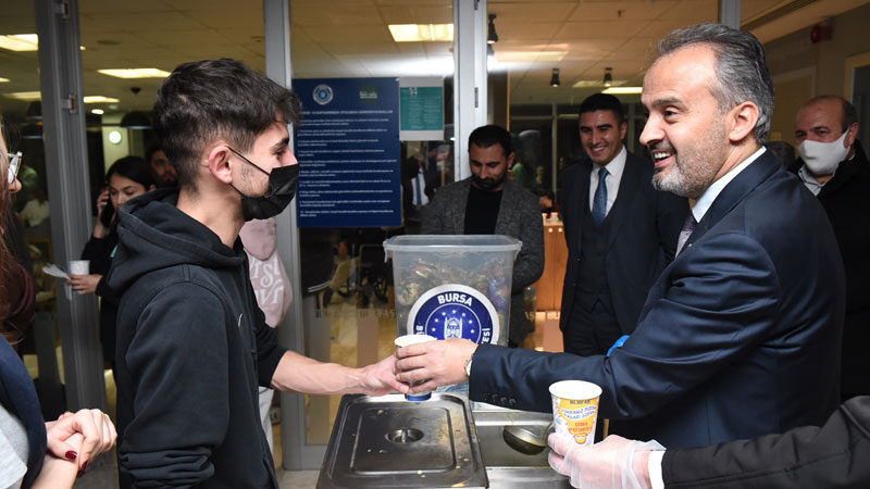 Bursa’da vize sınavlarına 24 saat hizmet veren Görükle Gençlik Merkezi’nde
