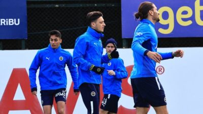 Fenerbahçe’de Mesut Özil takımla çalıştı