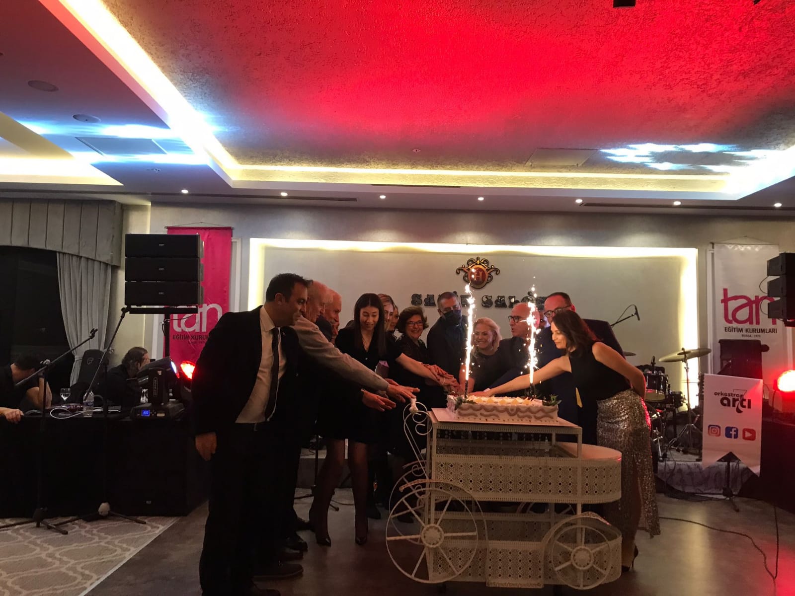 Tan Okulları’ndan 48 yıllık eğitim önderliğine yakışır Öğretmenler Günü kutlaması