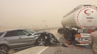 Kum fırtınası! 30 araç birbirine girdi