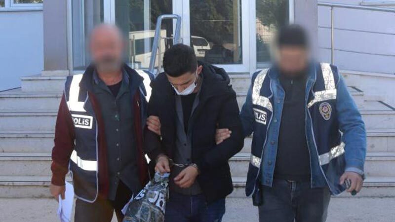 Gençleri zehirleyecekti! Bursa’da otogarda yakalandı Bursa’nın Karacabey ilçesinde polis tarafından gerçekleştirilen operasyonda 1 kişi otogarda
