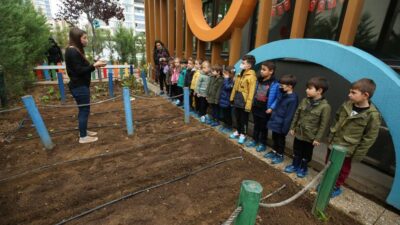 Bursa’da minik çocuklar fide ve tohumları toprakla buluşturdu