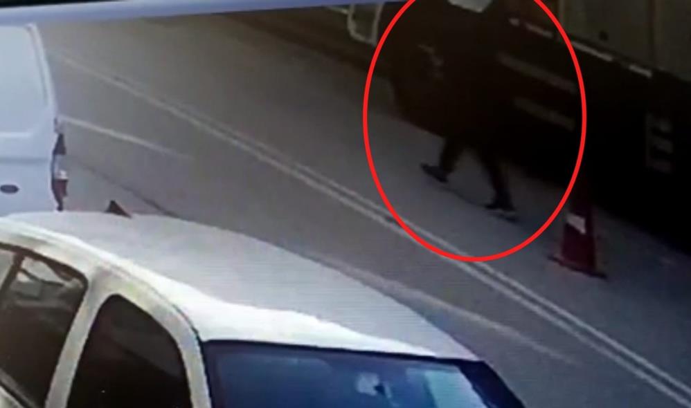 Yer: Bursa… Kamyonet genç kıza böyle çarptı