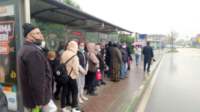 Bursalılar yağmura hazırlıksız yakalandı