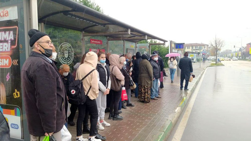 Bursalılar yağmura hazırlıksız yakalandı