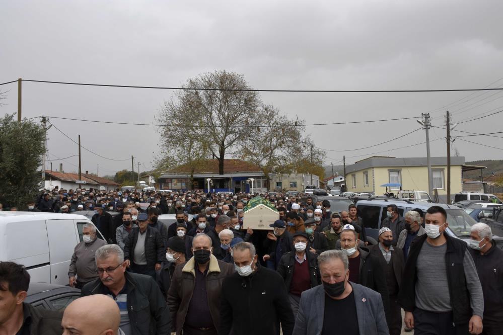 Bursa’da kozalak yüzünden öldürülmüştü! Dualarla uğurlandı Bursa’da kozalak yüzünden öldürülmüştü! Dualarla uğurlandı