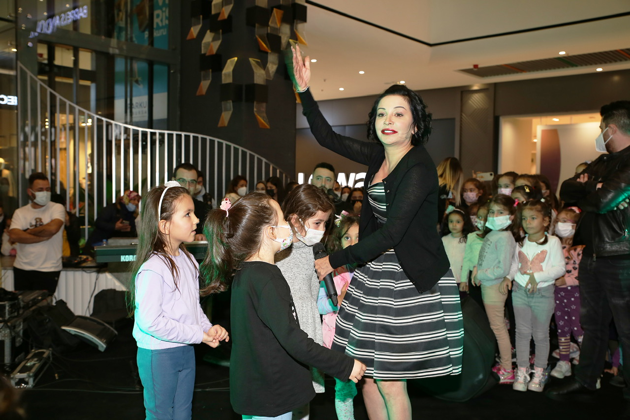 Parkur Bursa’da Evrim Akın coşkusu Parkur Bursa’da Evrim Akın coşkusu