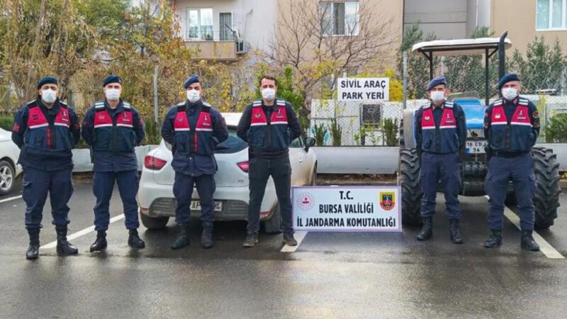Bursa’da traktör hırsızları yakalı ele verdi Bursa'da 150 bin lira değerinde traktör çalan 4 şüpheli, bu