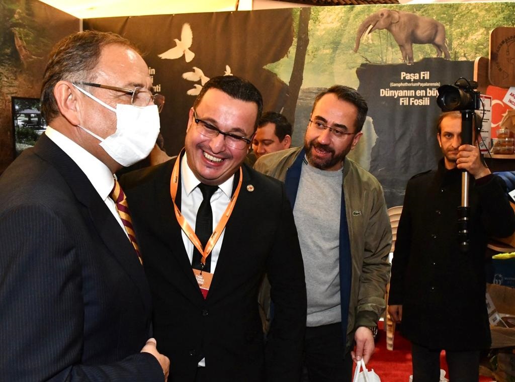 ‘Ajanslara milyonlarca dolar, bolca da havada yalanlar uçuşuyor’ ‘Ajanslara milyonlarca dolar, bolca da havada yalanlar uçuşuyor’