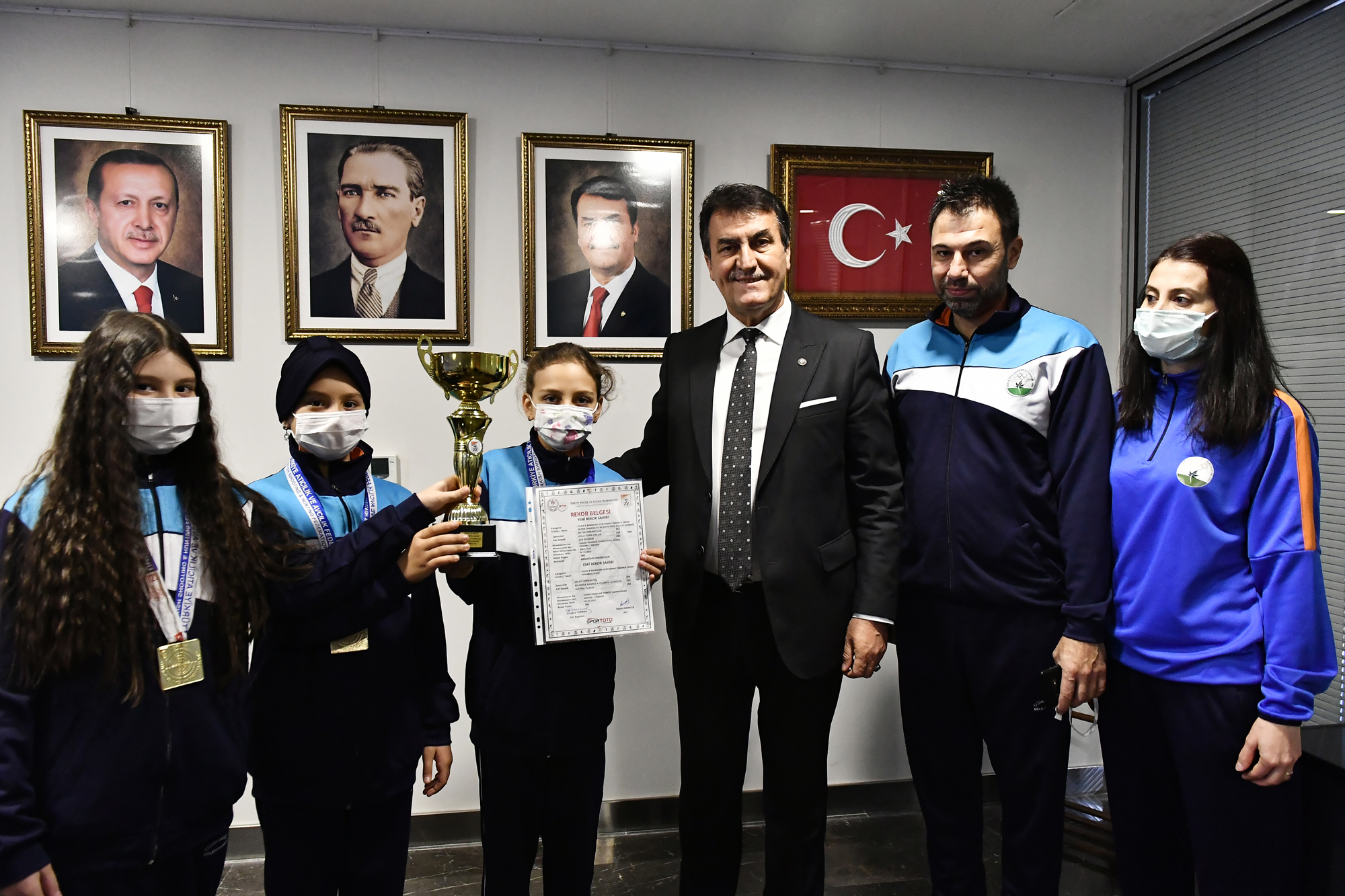 Başkan Dündar Rekortmen Atıcılarla Buluştu