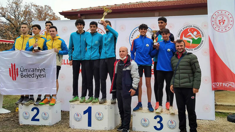 Osmangazi Belediyespor Atletizm Takımı sporcuları, Kırklareli’nde yapılan Bölgesel Kros Ligi