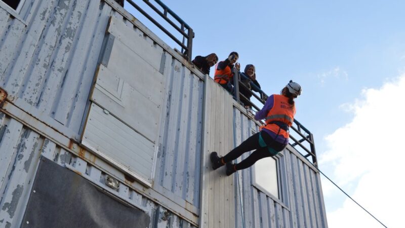 Mustafakemalpaşa Belediyesi bünyesinde kurulan ve kadınlarında yer aldığı gönüllü arama