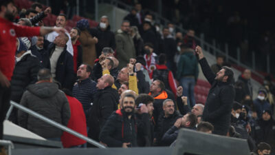 Bursaspor taraftarından yönetime istifa çağrısı