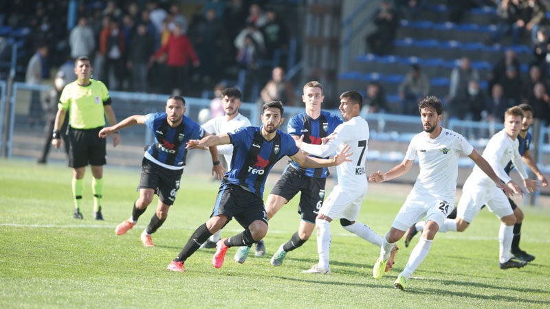 Akhisarspor galibiyetiyle moral bulan TECO Karacabey Belediyespor'da yönetimin, yarınki lider