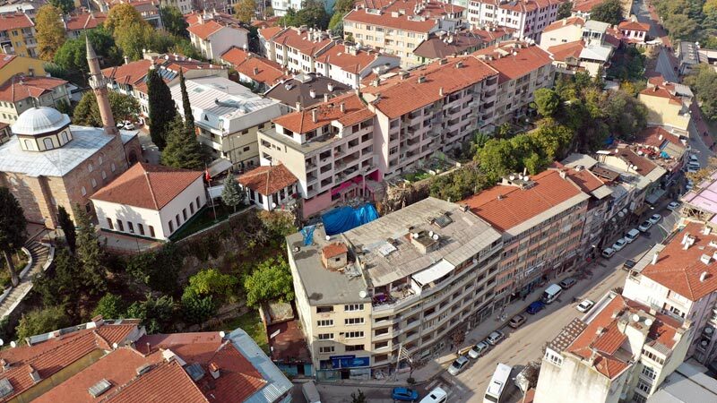 Osmangazi Belediyesi, Kavaklı Mahallesi’nde yaşanan toprak kayması sonucunda zarar gören