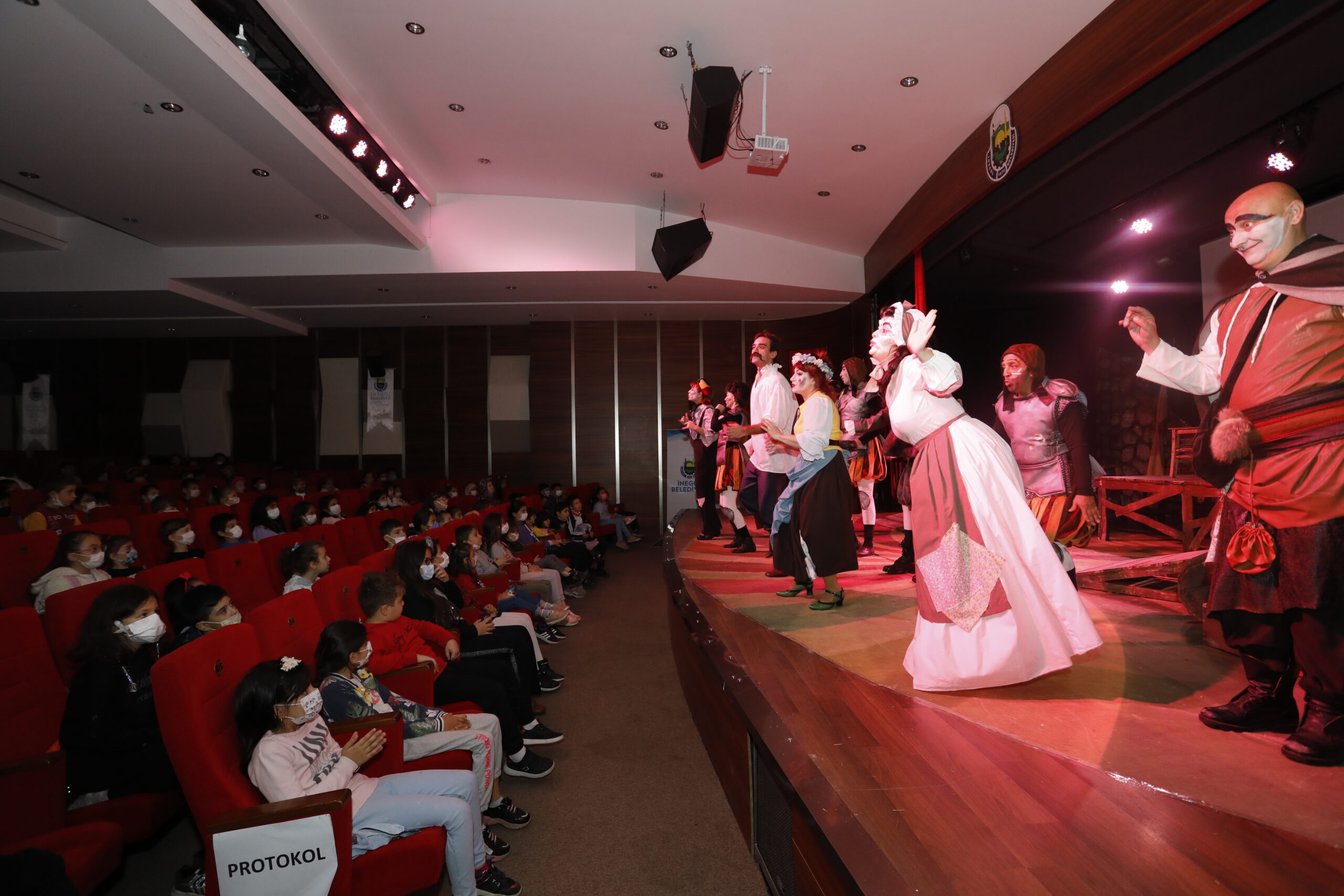 Bursa’da İnegöl Belediyesi çocuk tiyatro günleri başladı