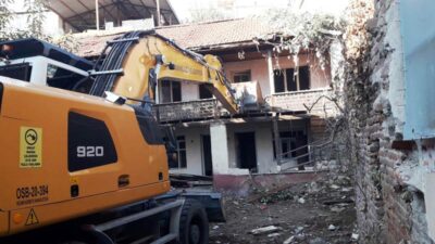 Osmangazi’de metruk binalar tek tek yıkılıyor