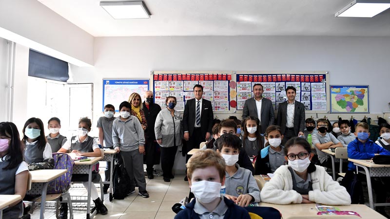 Başkan Dündar ilkokul öğrencileriyle bir araya geldi