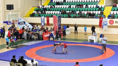 Minik güreşçiler Yıldırım’da mindere çıktı