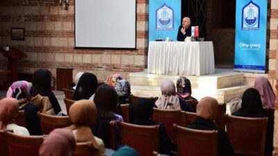 Yıldırım Belediyesi, Psikanalitik Ütopya-Distopya Edebiyatı Atölyesi'nde Postmodern eserleri eleştirel gözle