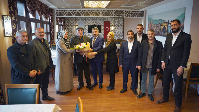 Başkan Yılmaz’dan ilkokul öğretmenine sürpriz