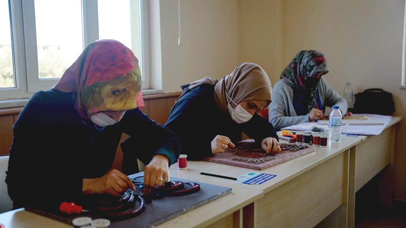 Yıldırımlı kadınlara ‘altın bilezik’