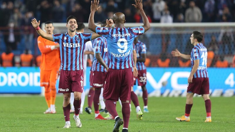 Trabzonspor'da 2021-2022 sezonu kombine kartlarının 15 bin dolayında satıldığı bildirildi.