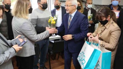 Başkan Erdem öğretmenleri bu yıl da unutmadı