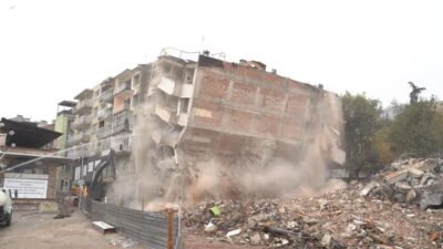 Bursa’nın merkezinde tarihi yıkım! Bir anda çöktü…