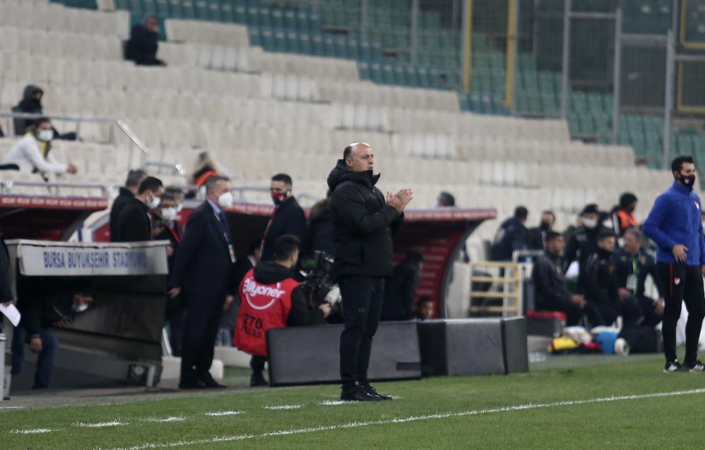 Bursaspor neden kaybetti? Özcan Bizati’den sıcak yorum… Bursaspor neden kaybetti? Özcan Bizati’den sıcak yorum…