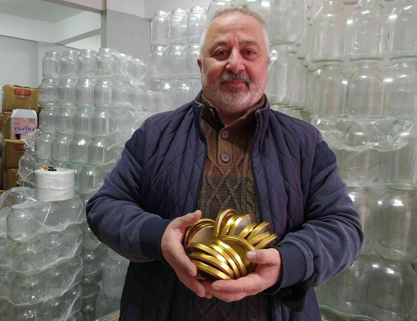 Bursa’da bu sene ucuz olan kavanoz kapakları elde kaldı