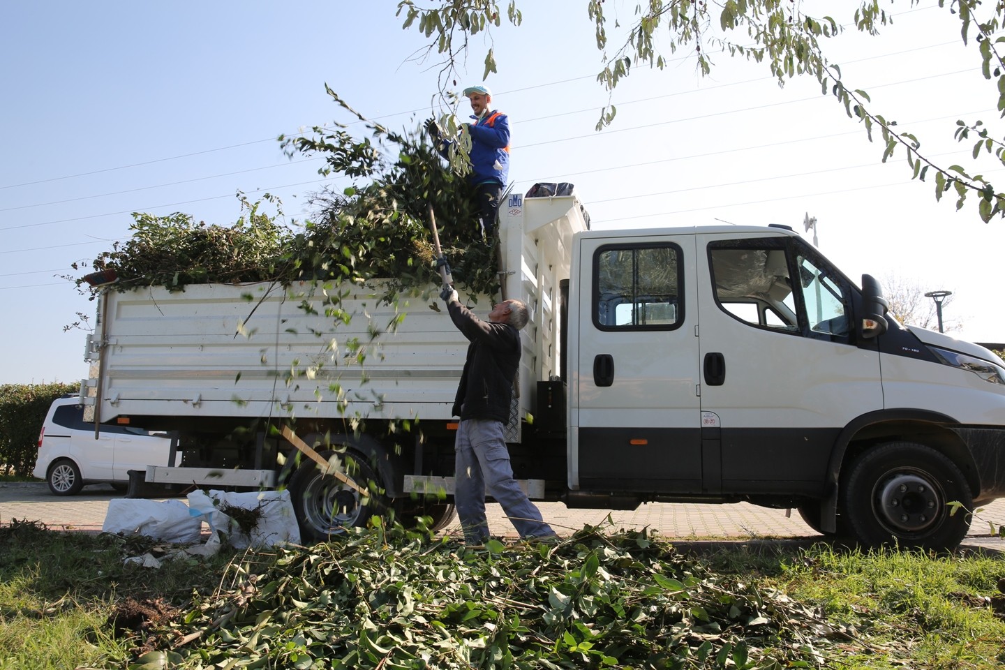Bursa’da budama atıkları kompost gübre oluyor