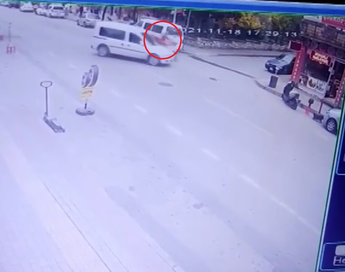 Bursa’da feci motor kazası güvenlik kameralarına yansıdı