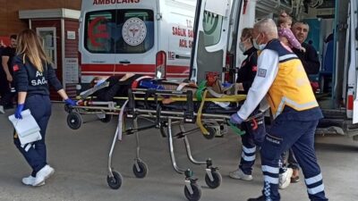 Bursa’da kamyonet ile otomobil çarpıştı; 1’i çocuk 4 yaralı