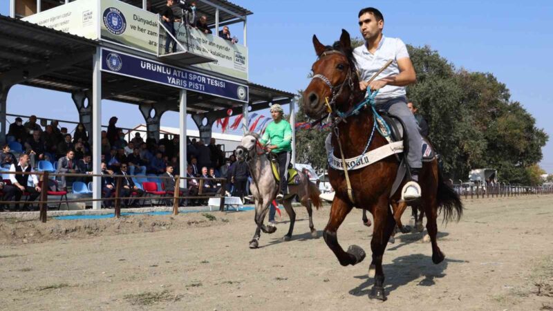 Bursa Büyükşehir Belediyesi tarafından Cumhuriyet’in ilanının 98 yılı nedeniyle düzenlenen