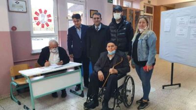 Bursa’da yaşayan hayırsever işadamı kendi yaptırdığı okulda oyunu kullandı