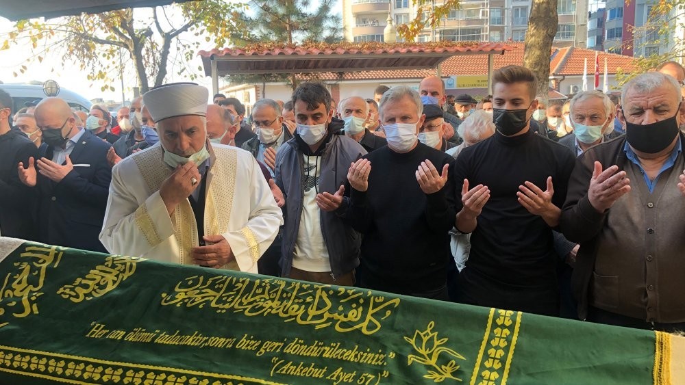 Batuhan Kör’ün dedesi son yolculuğuna uğurlandı Batuhan Kör’ün dedesi son yolculuğuna uğurlandı
